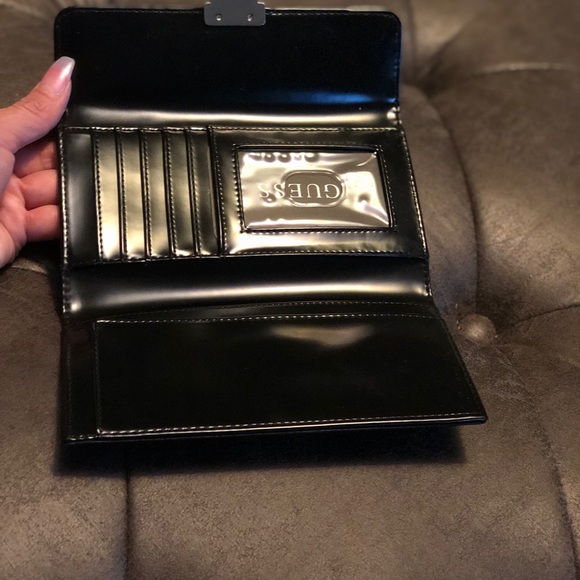 GUESS barrel bag - Picture 2 of 4